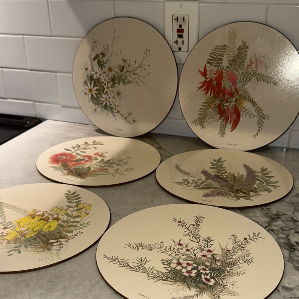 Jason Wild Round Placement Set. Set of 6